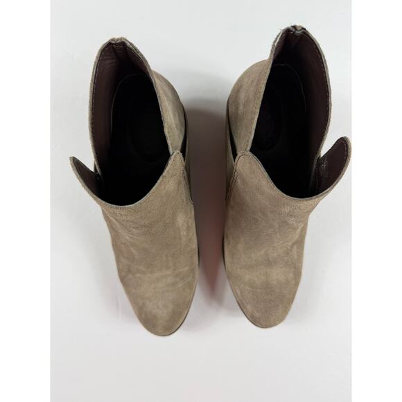 Me Too Suede Taupe Zoey Ankle Booties size 9 Women's - Picture 9 of 13